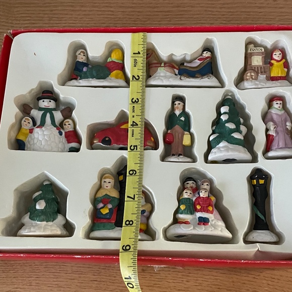 Vtg SNOWFLAKE Village 12 Pc Christmas Accessories Set Egg Nog Cart Trees People - Picture 7 of 7